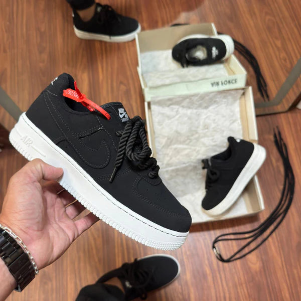 NIKE AIR FORCE PREMIUM NOBUK NEGRO